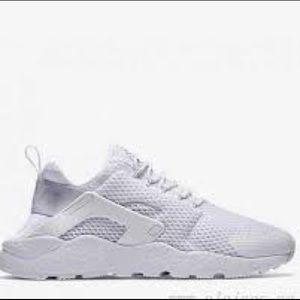 Women’s white Hurache air